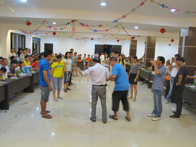 中秋千年喜员工一家亲