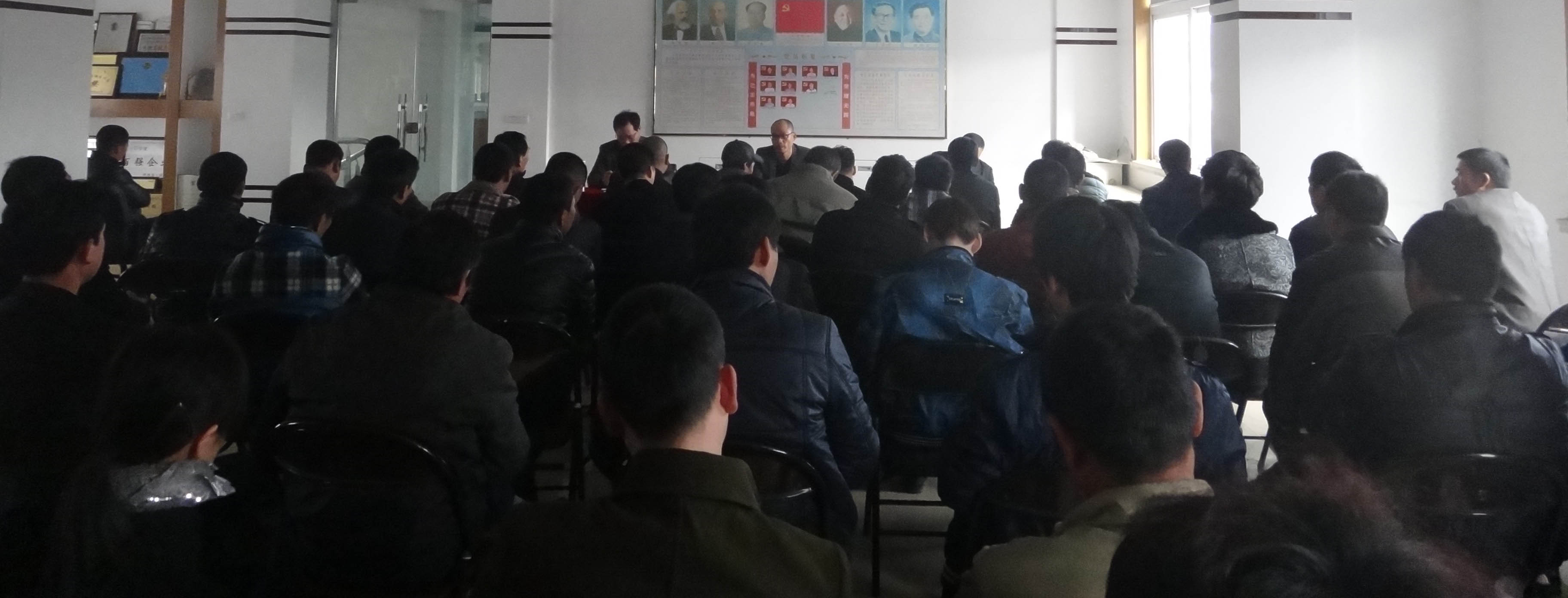 金蛇贺岁喜迎新春