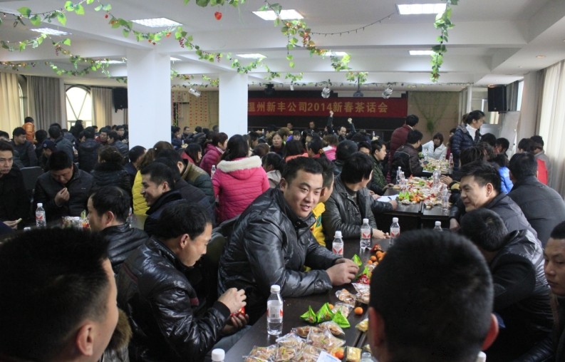 春拂新丰园，志远马扬蹄